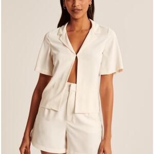 NWT Abercrombie & Fitch Women's V Neck Satin Hook Eye Shirt Top Cream Size Large